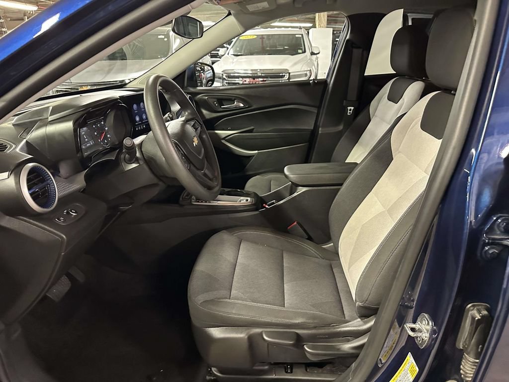 Used 2024 Chevrolet Trax LS w/ LS Convenience Package FWD image 13