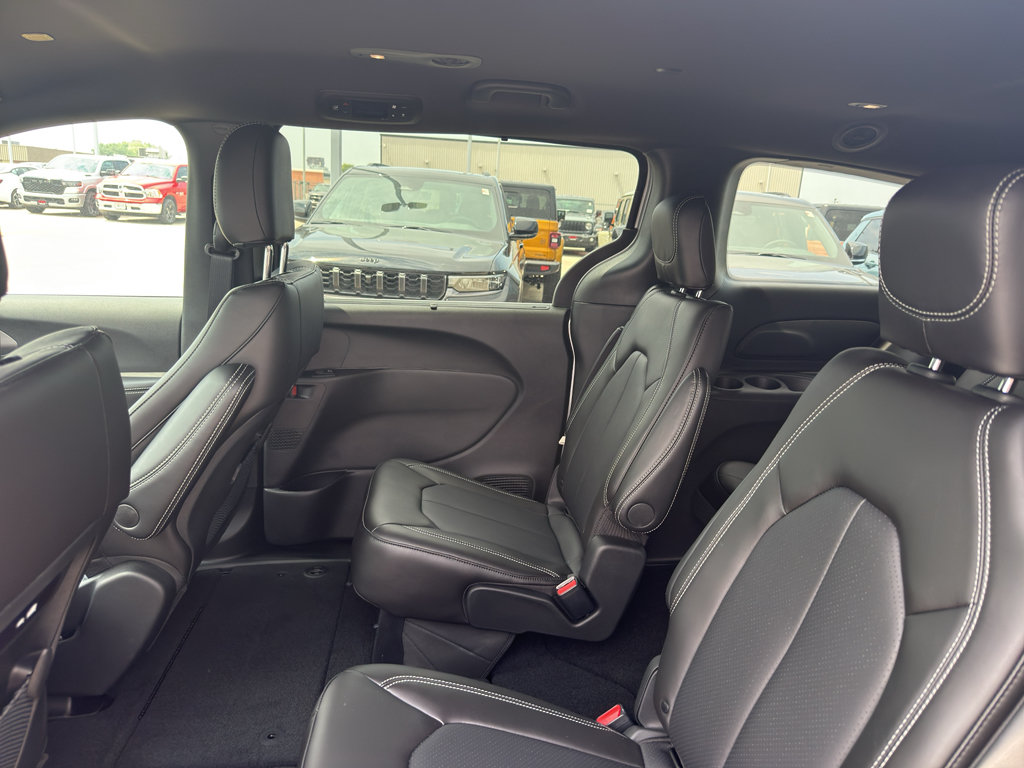 New 2026 Chrysler Pacifica Select FWD image 29