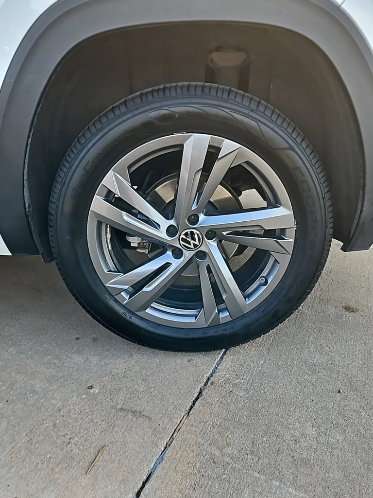 Used 2024 Volkswagen Atlas Cross Sport SEL R-Line image 9