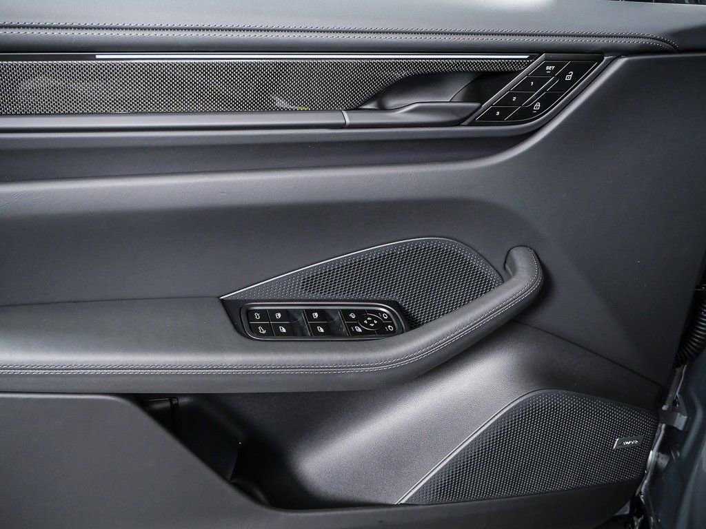 Used 2025 Porsche Macan Turbo Electric image 4