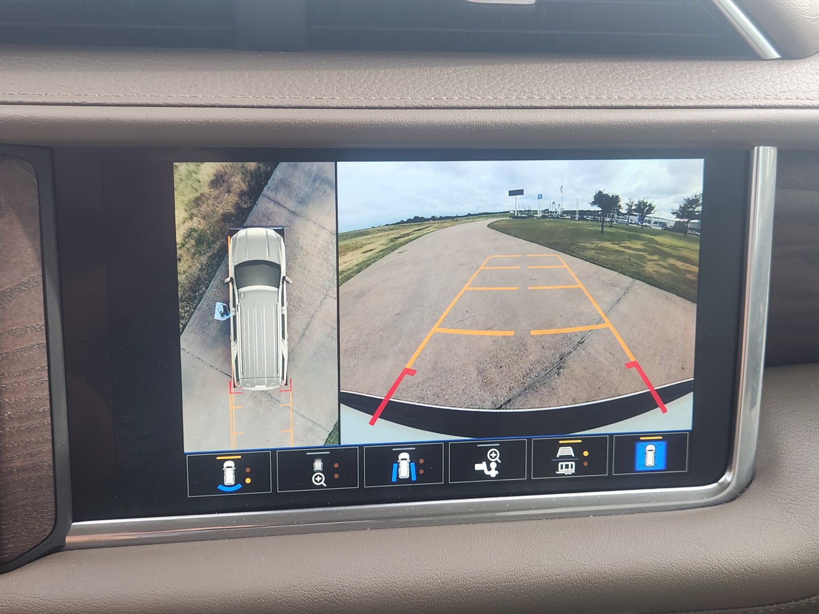 Used 2022 GMC Yukon Denali RWD image 21