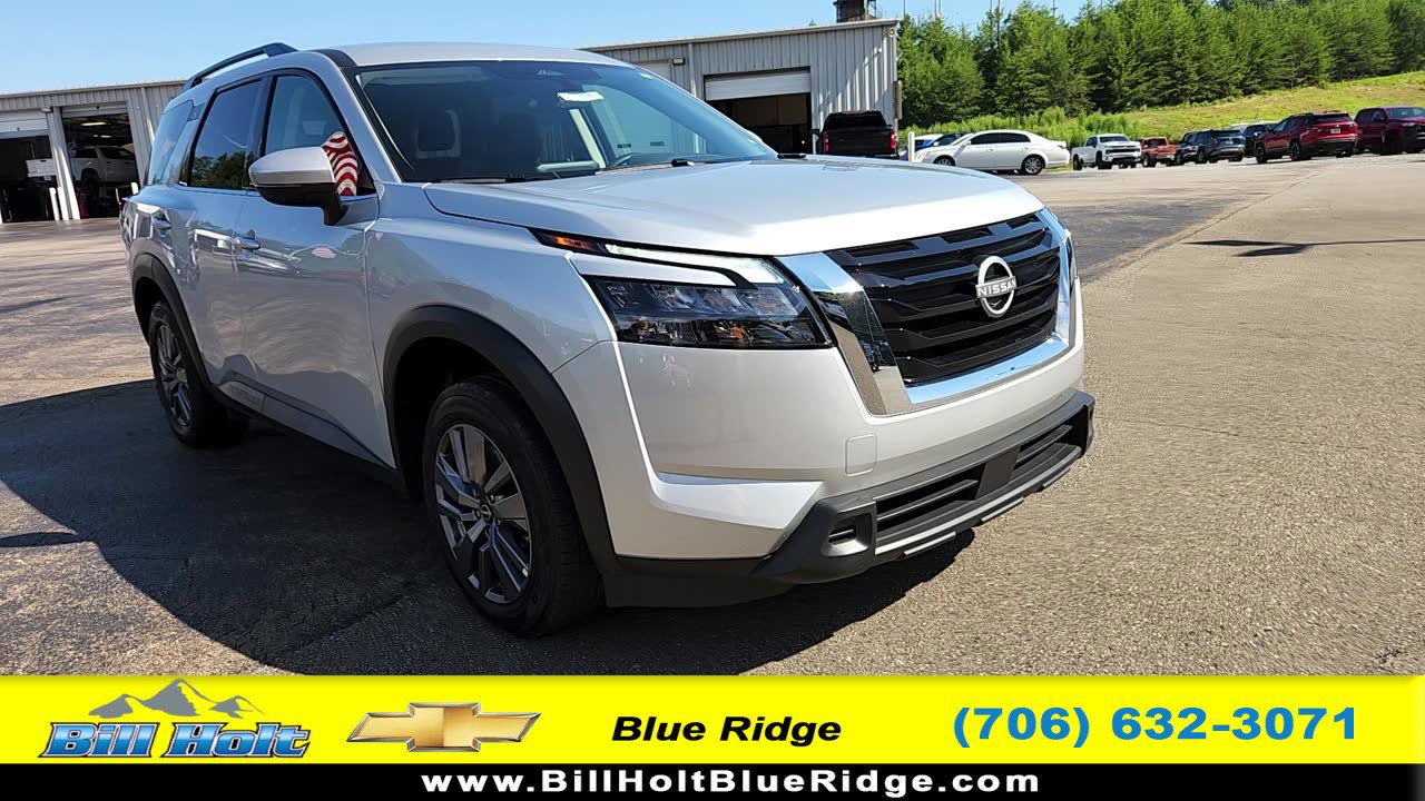Used 2025 Nissan Pathfinder SV image 1