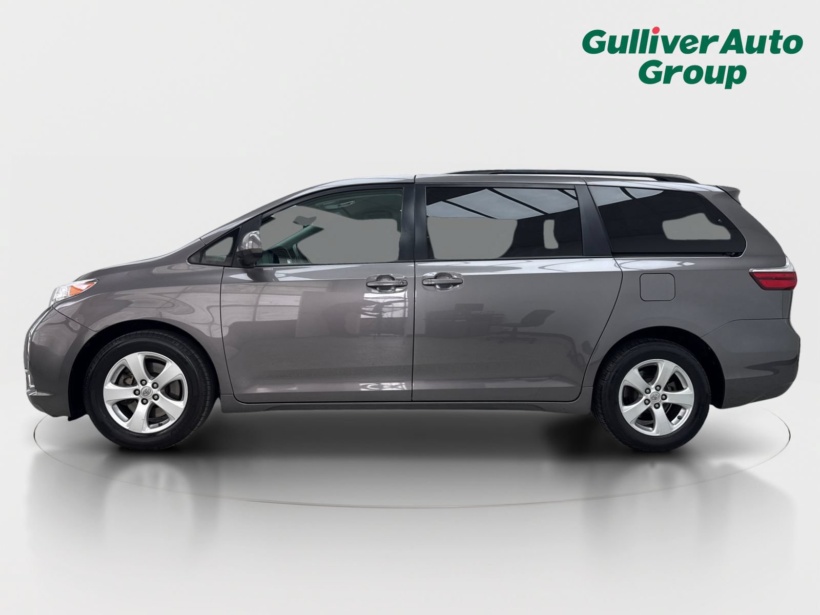 Used 2017 Toyota Sienna LE FWD image 3