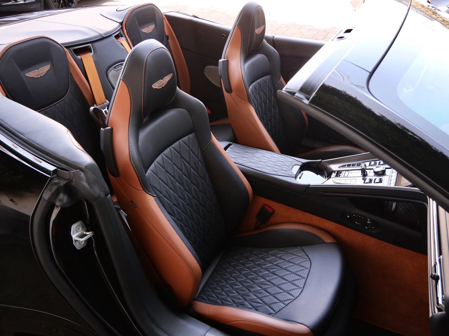 Used 2025 Aston Martin DB12 Convertible RWD image 12
