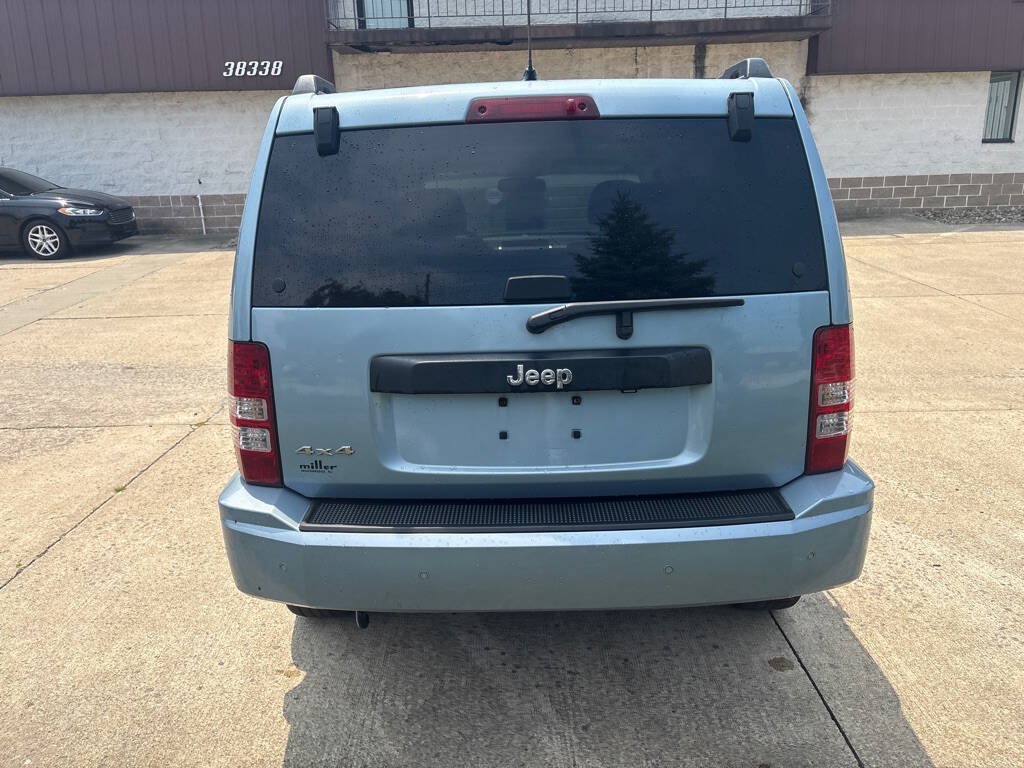 Used 2012 Jeep Liberty Arctic AWD/4WD image 6