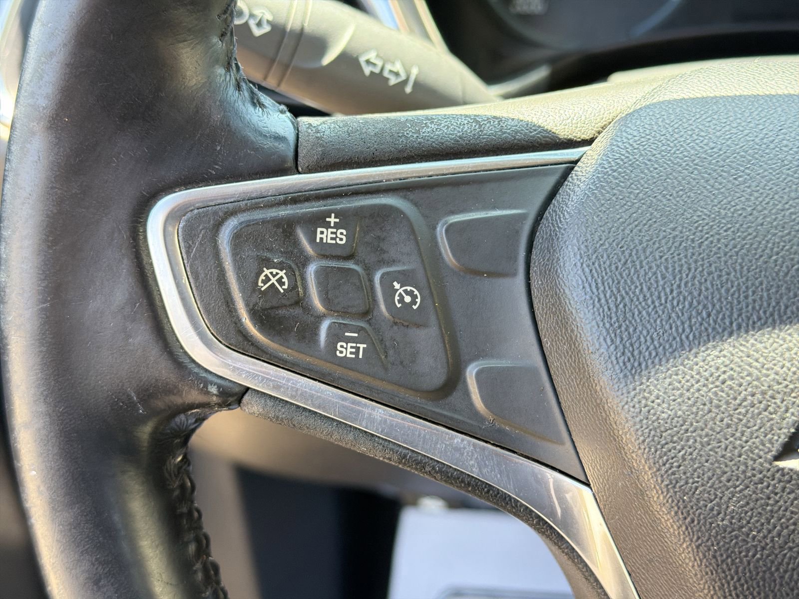 Used 2018 Chevrolet Equinox LT FWD image 24