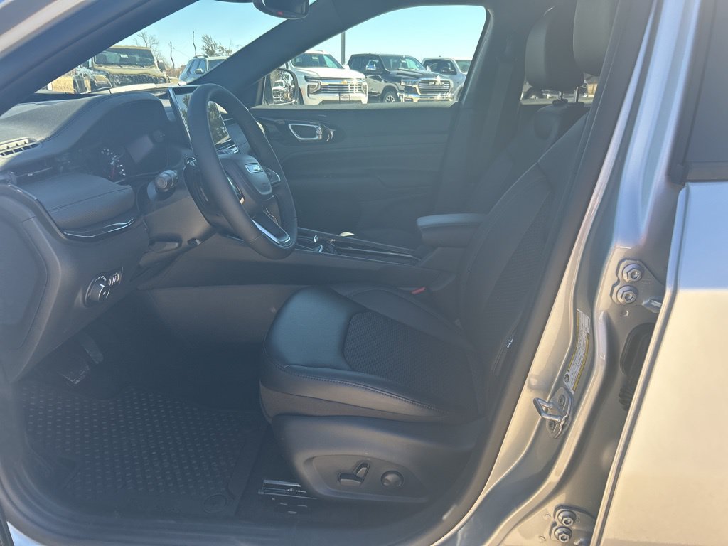 New 2026 Jeep Compass Latitude AWD/4WD image 10