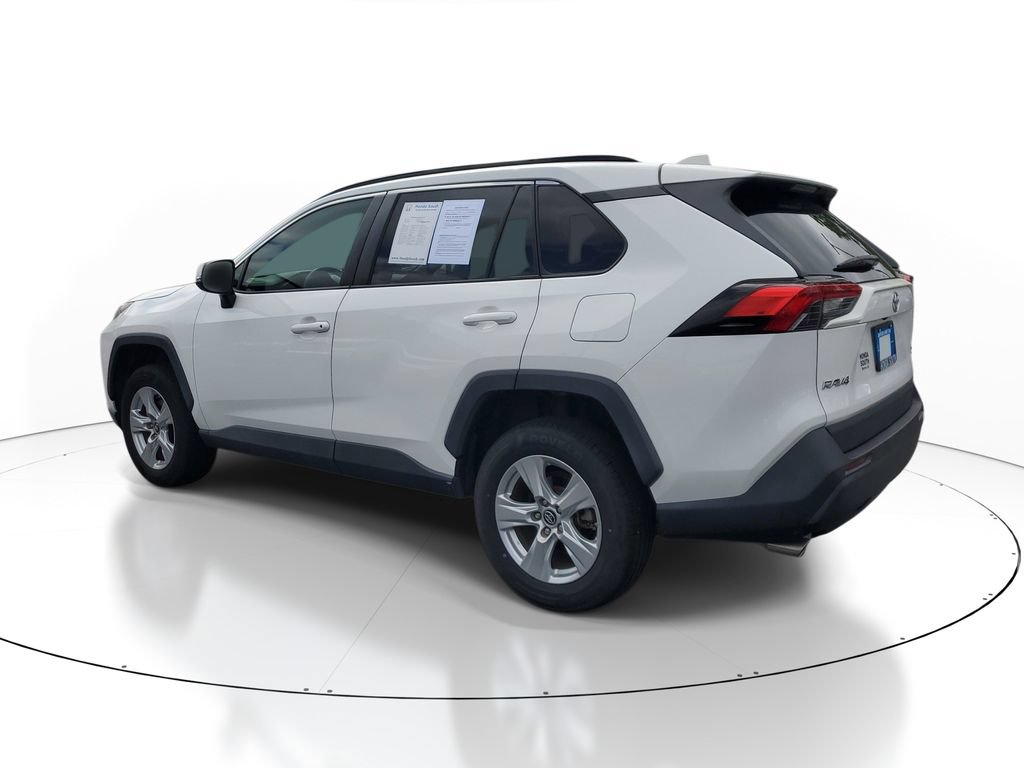 Used 2019 Toyota RAV4 XLE w/ Convenience Package FWD image 4