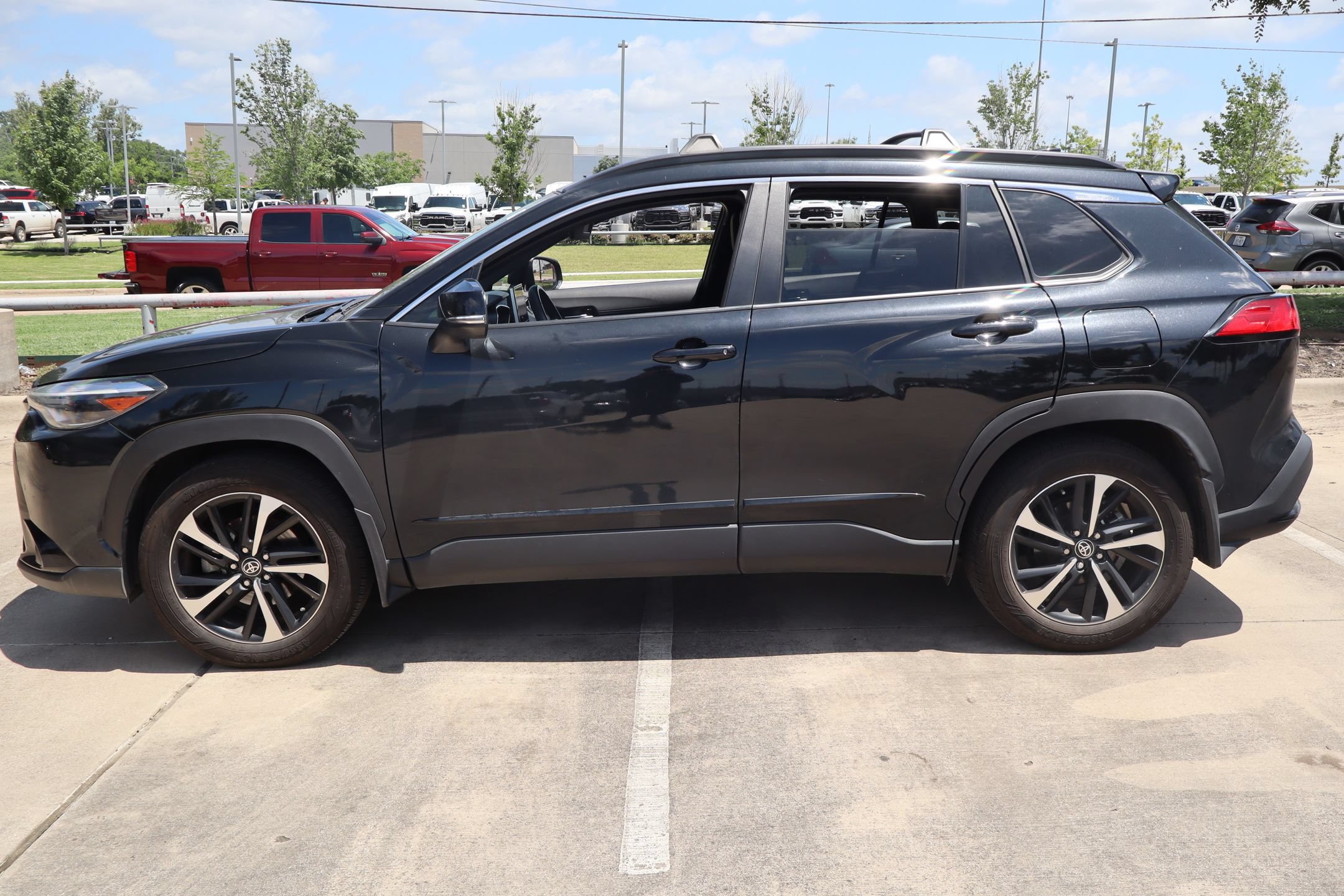 Used 2025 Toyota Corolla Cross AWD Hybrid w/ Convenience Package image 7