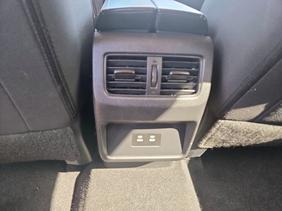 Used 2024 Nissan Rogue SV FWD image 31