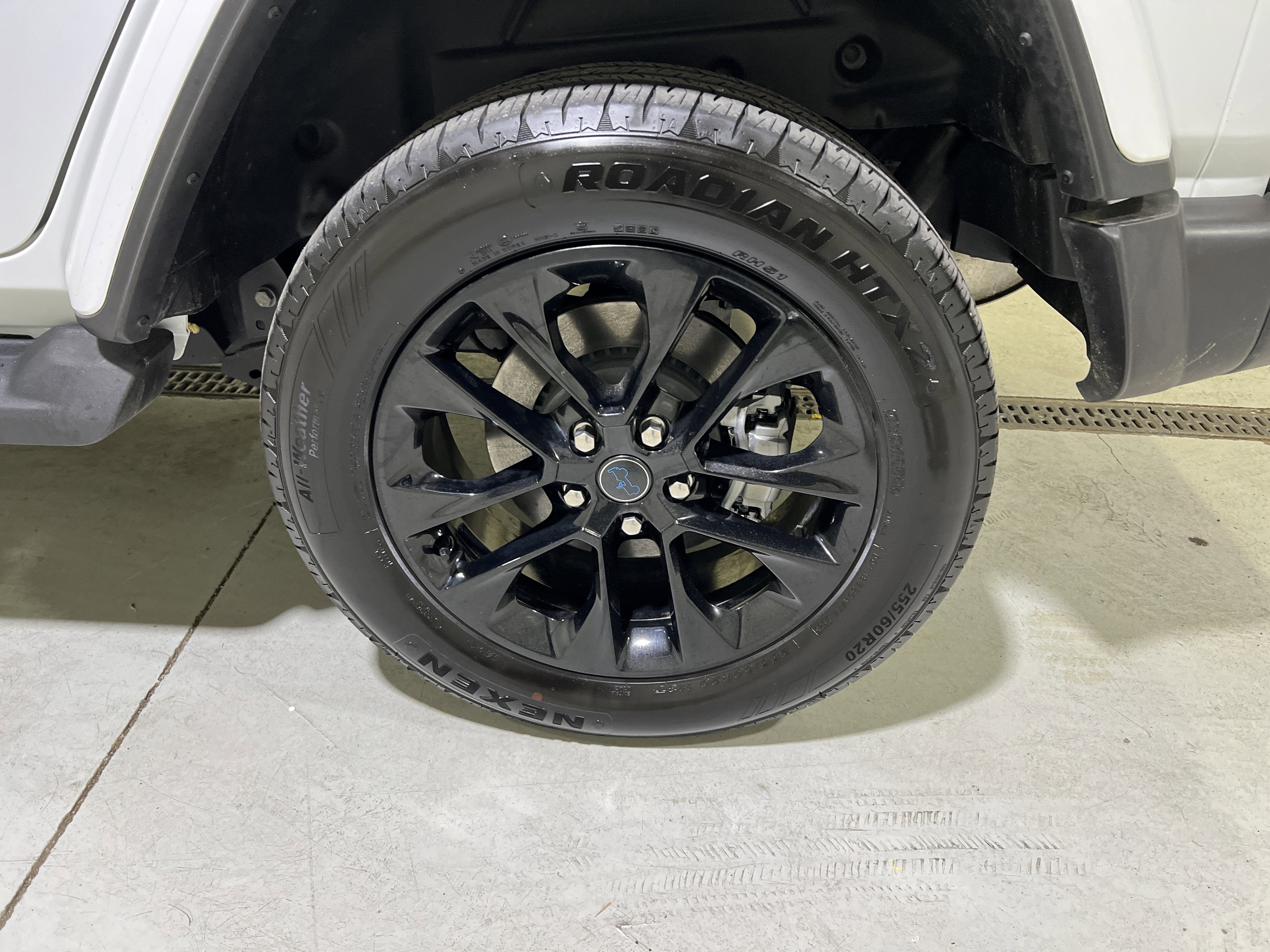 Used 2025 Jeep Wrangler Unlimited Sahara AWD/4WD image 13