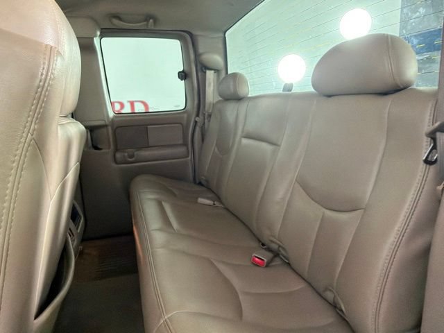 Used 2005 Chevrolet Silverado 2500 LS w/ Heavy-Duty Power Package AWD/4WD image 13