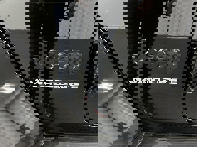 Used 2023 Jeep Wrangler Unlimited Sahara image 31