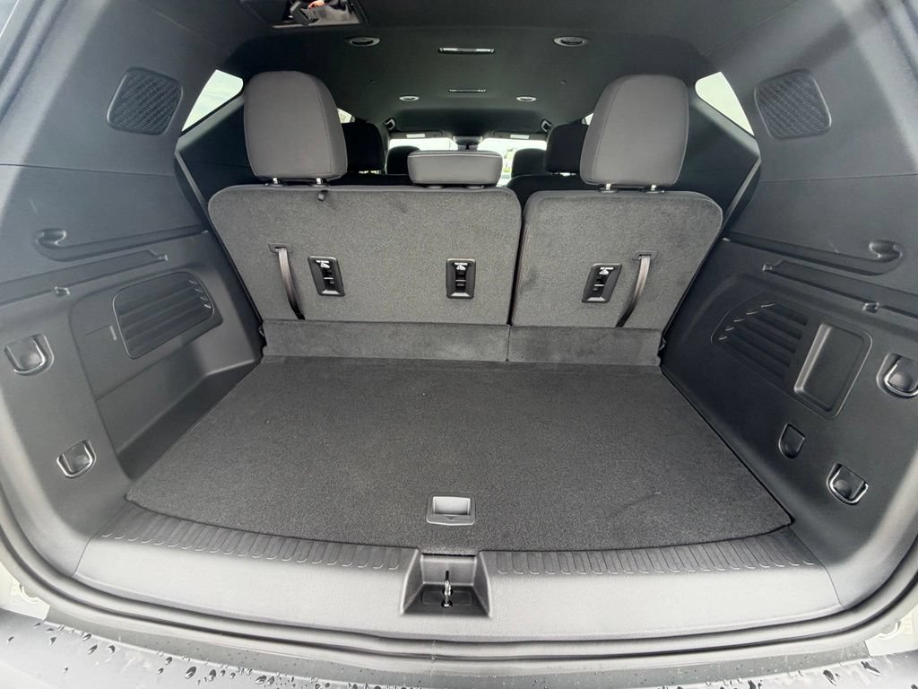 New 2026 Chevrolet Traverse LT w/ Driver Confidence Package FWD image 28