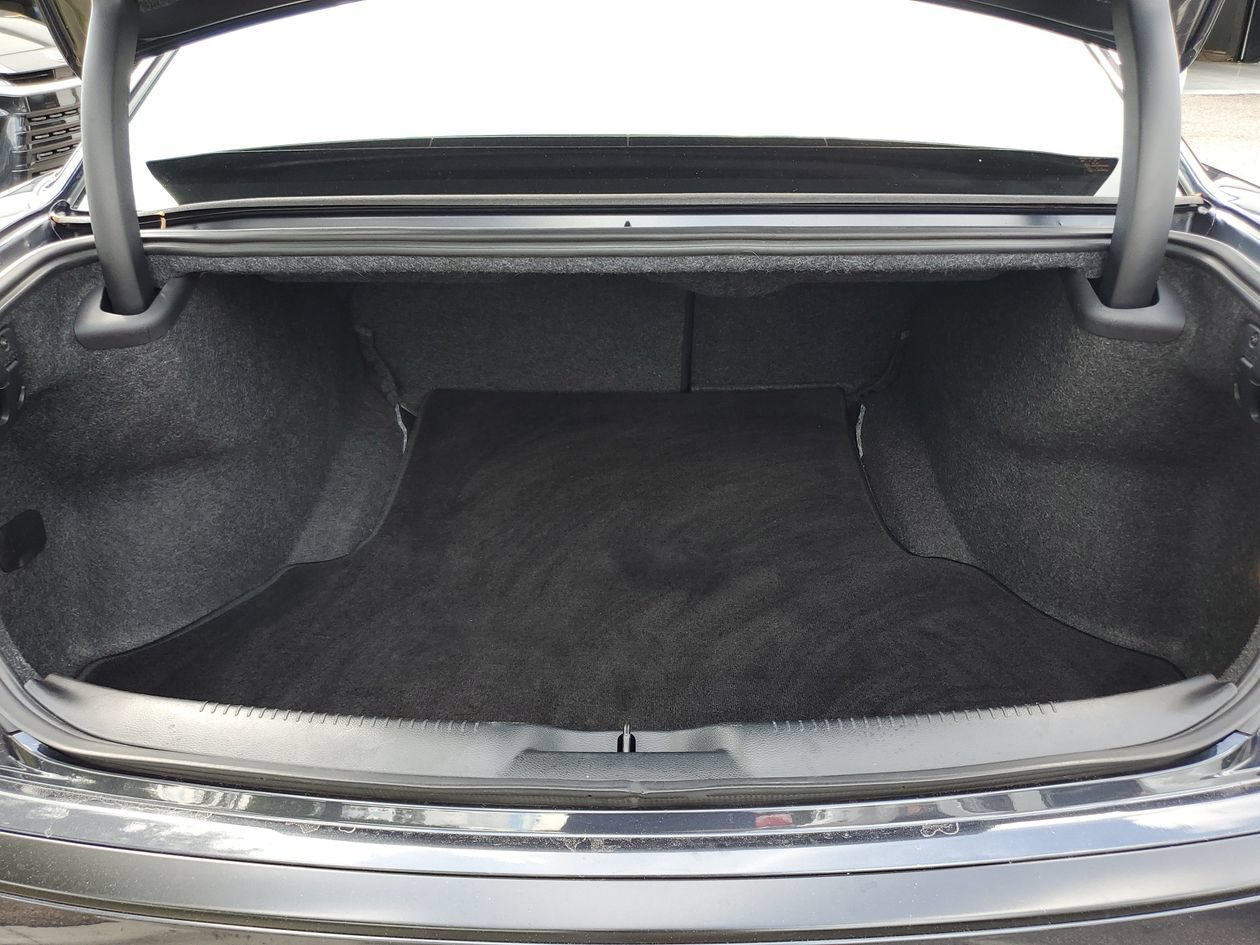 Used 2019 Chrysler 300 C RWD image 7