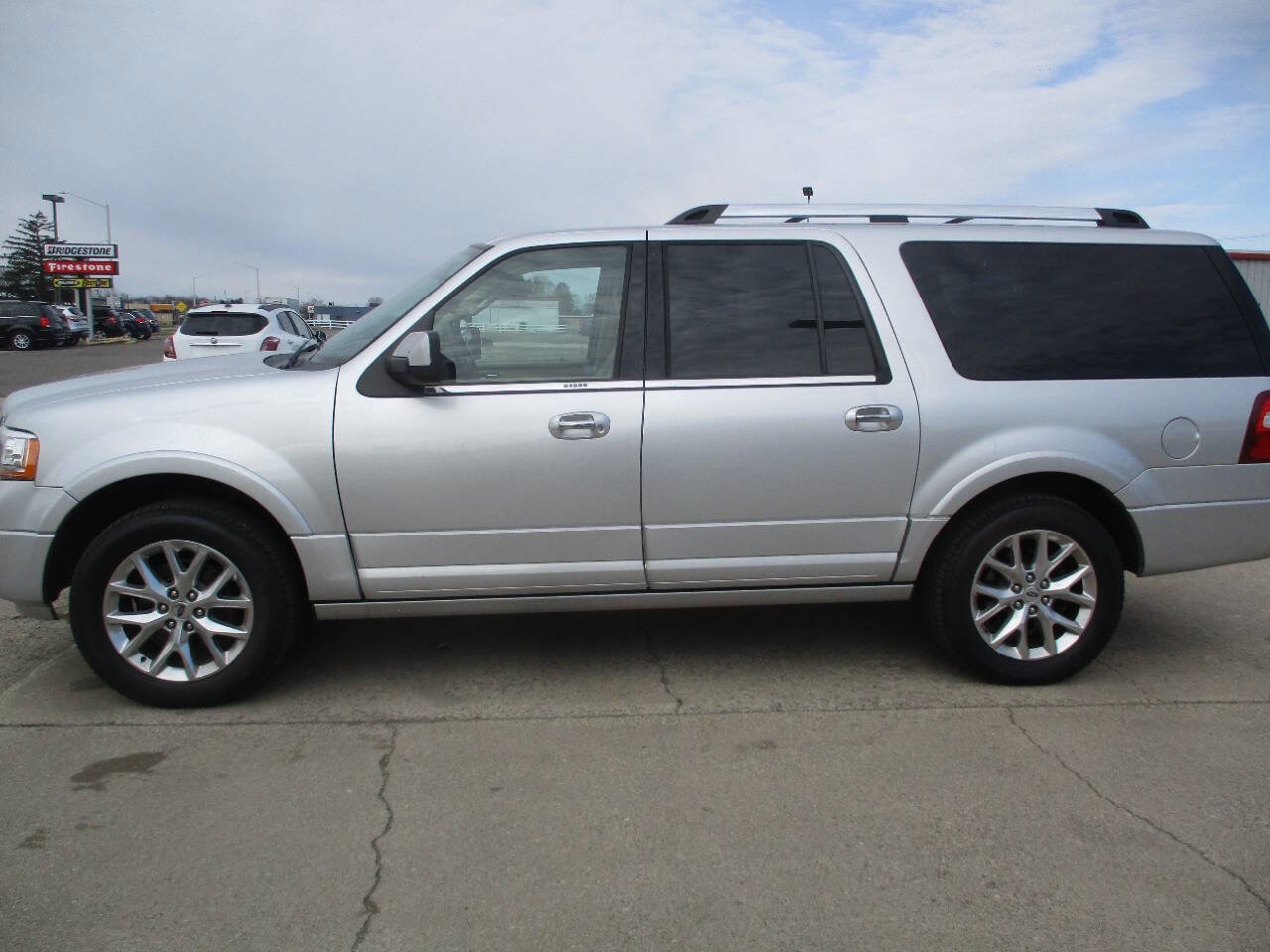 Used 2017 Ford Expedition EL Limited w/ Equipment Group 301A image 3
