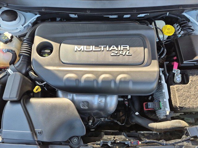 Used 2016 Jeep Cherokee Latitude w/ Cold Weather Group AWD/4WD image 22