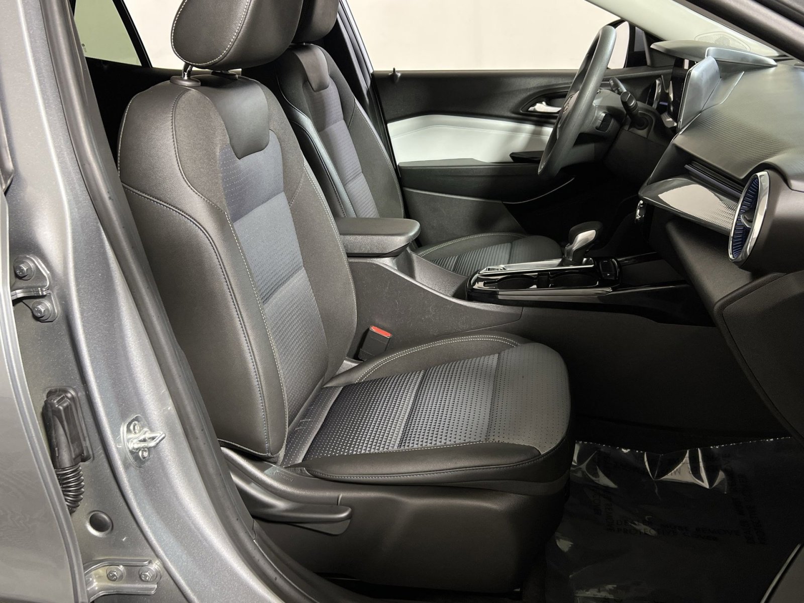 Used 2025 Chevrolet Trax LT image 25