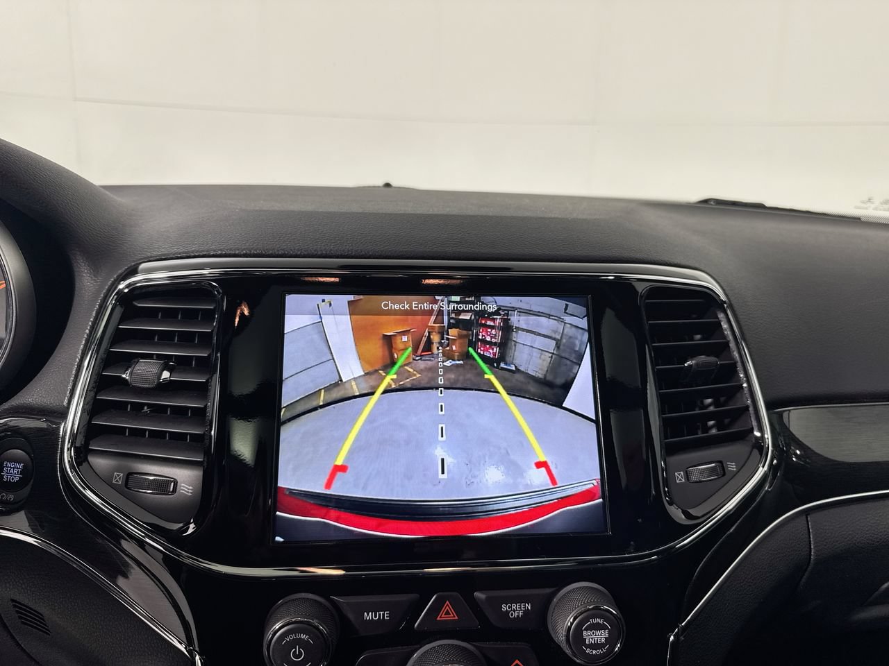 Used 2019 Jeep Grand Cherokee Trailhawk w/ Trailhawk Luxury Group AWD/4WD image 12