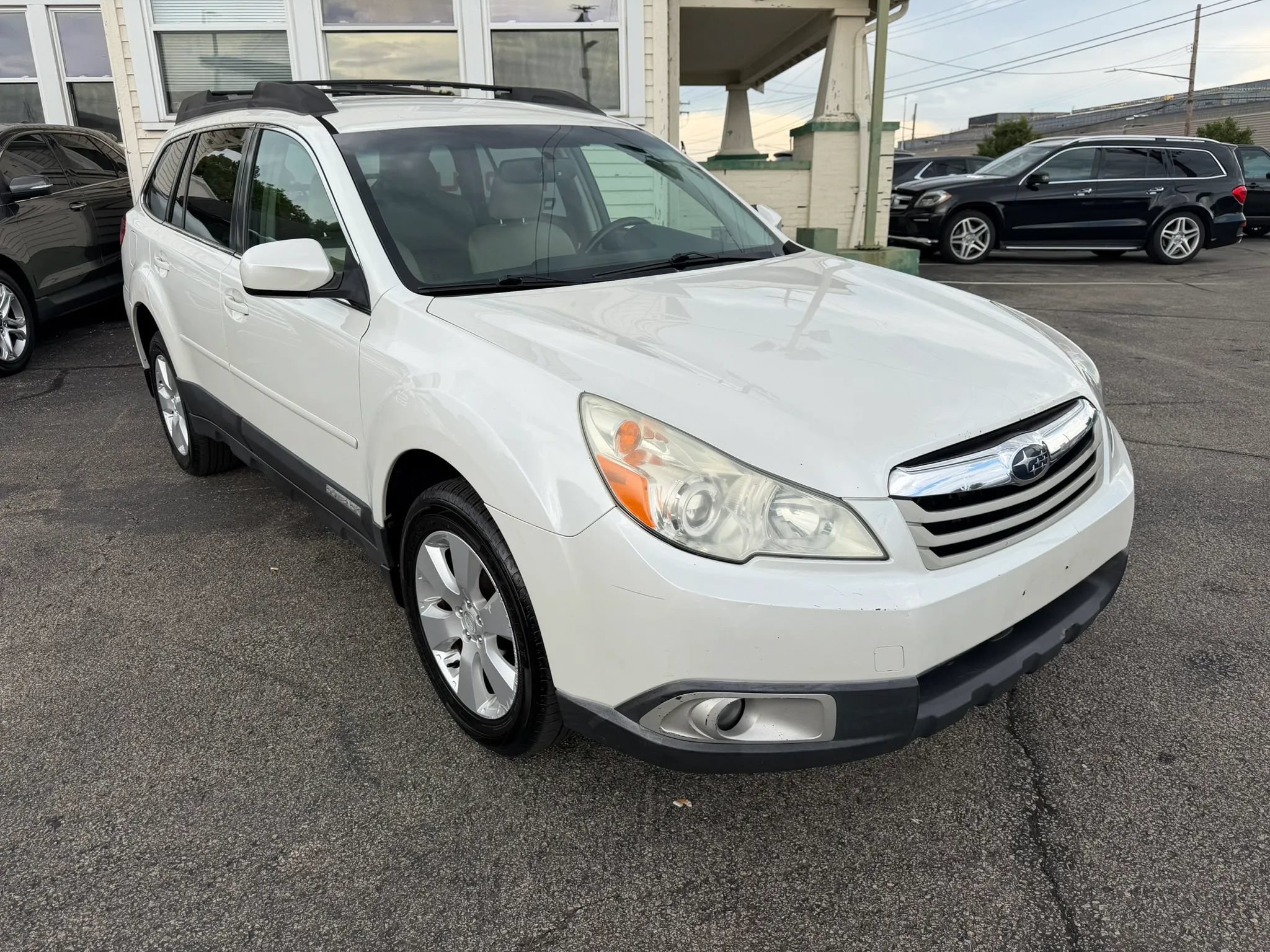 Used 2011 Subaru Outback 2.5i Premium w/ All-Weather Pkg AWD/4WD image 5