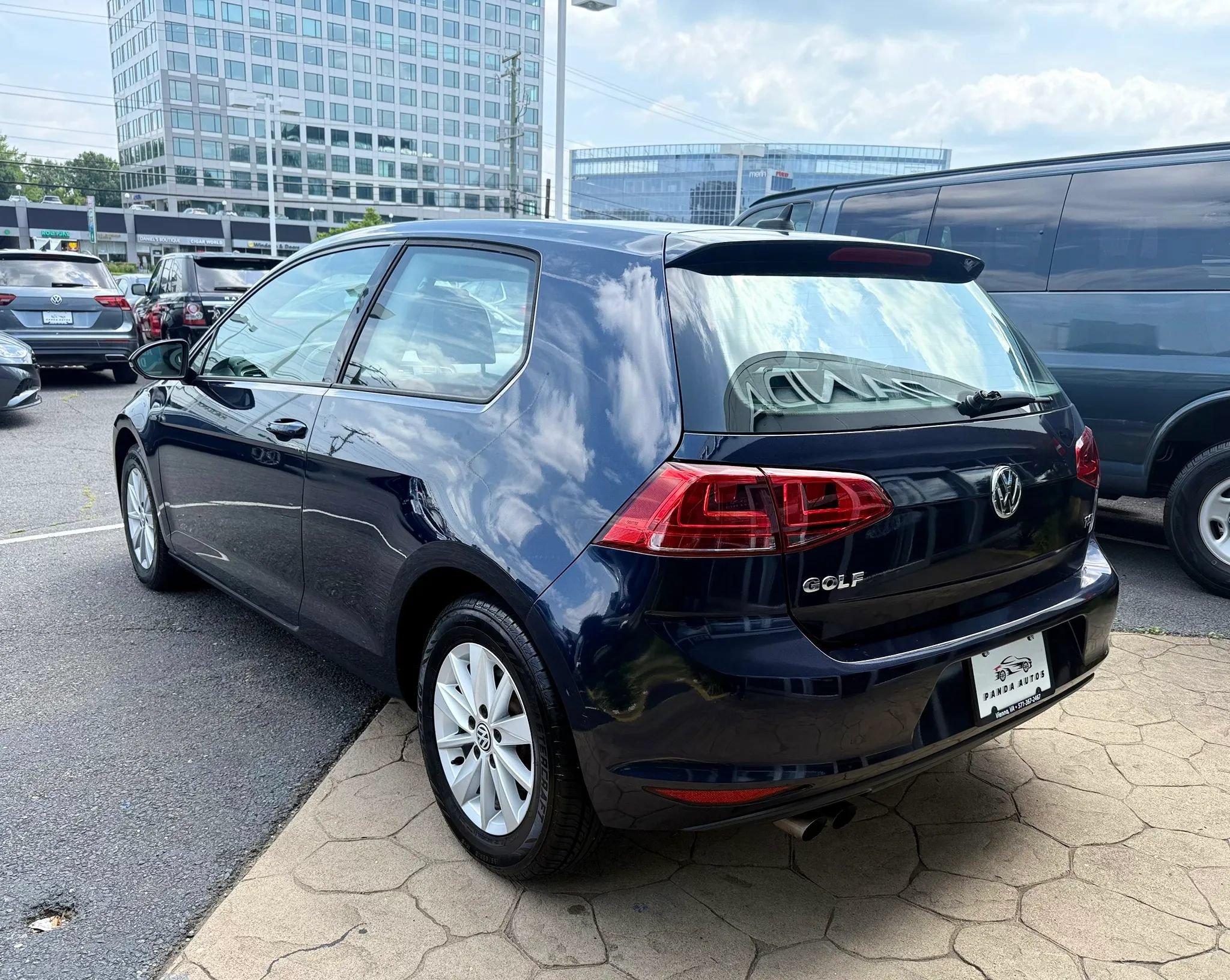 Used 2015 Volkswagen Golf S FWD image 5