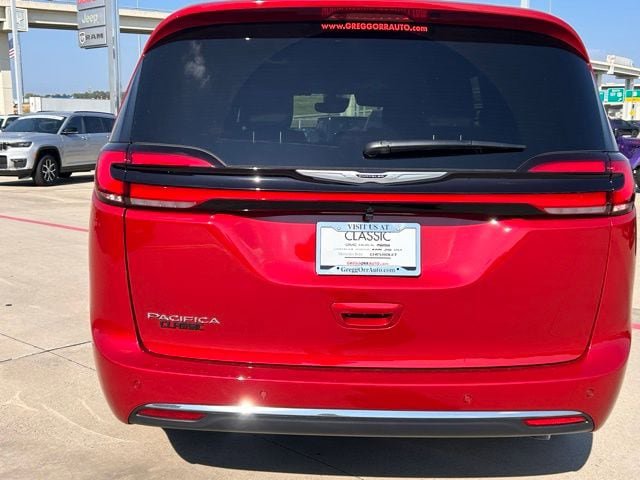New 2026 Chrysler Pacifica Select FWD image 8