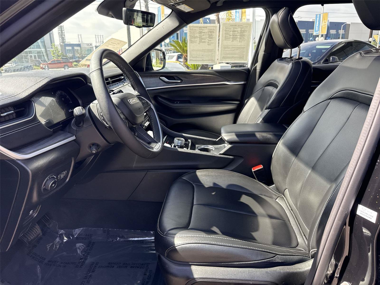Used 2024 Jeep Grand Cherokee L Limited w/ Luxury Tech Group II AWD/4WD image 19