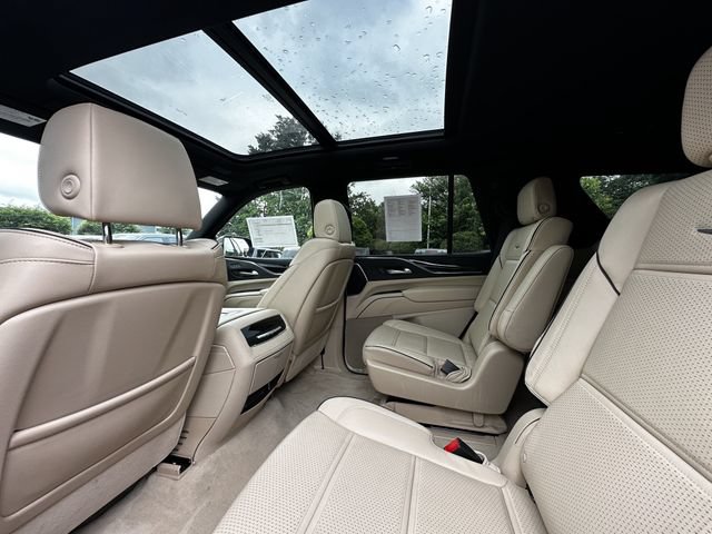 Used 2024 Cadillac Escalade Premium Luxury AWD/4WD image 18