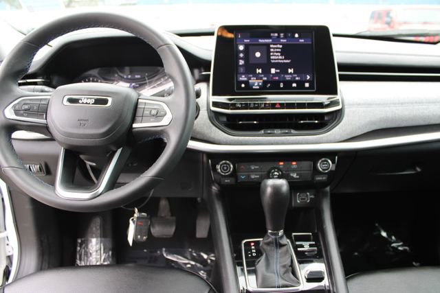 Used 2022 Jeep Compass Latitude image 14