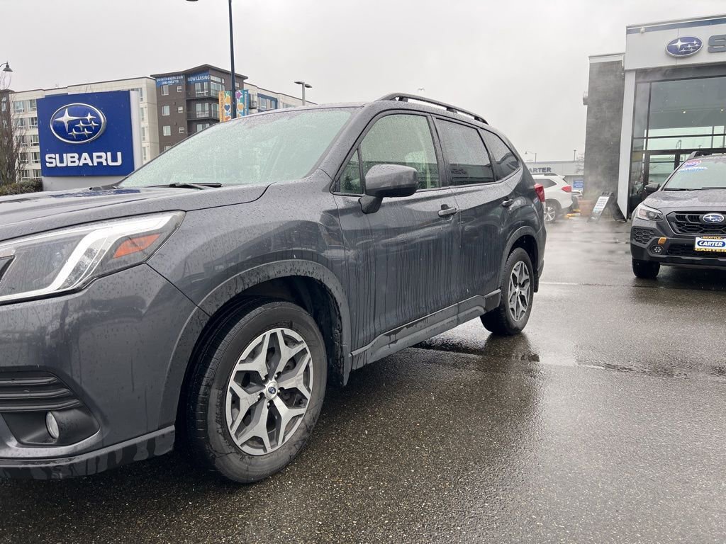 Used 2023 Subaru Forester Premium image 3