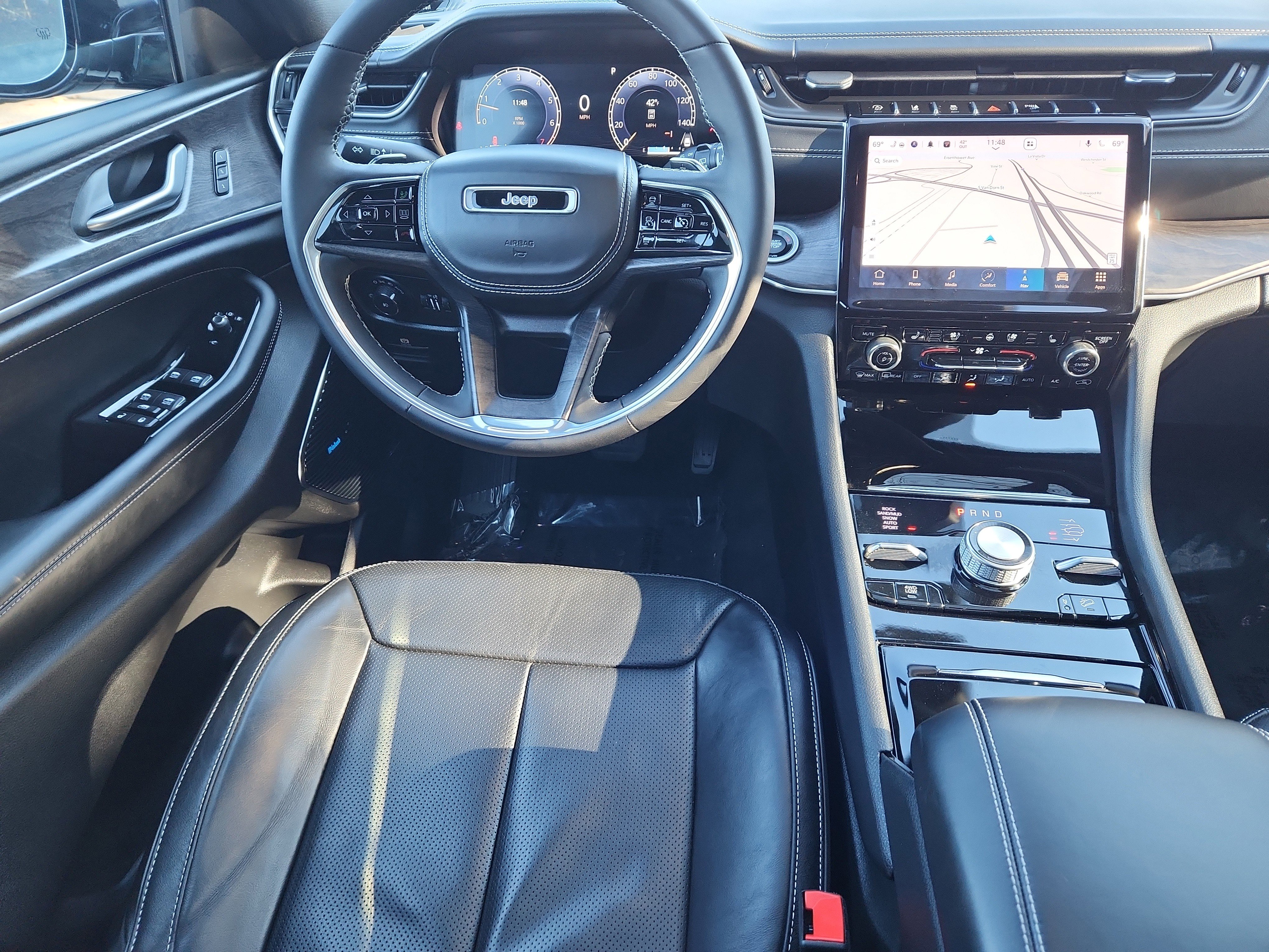 Used 2023 Jeep Grand Cherokee Overland image 4