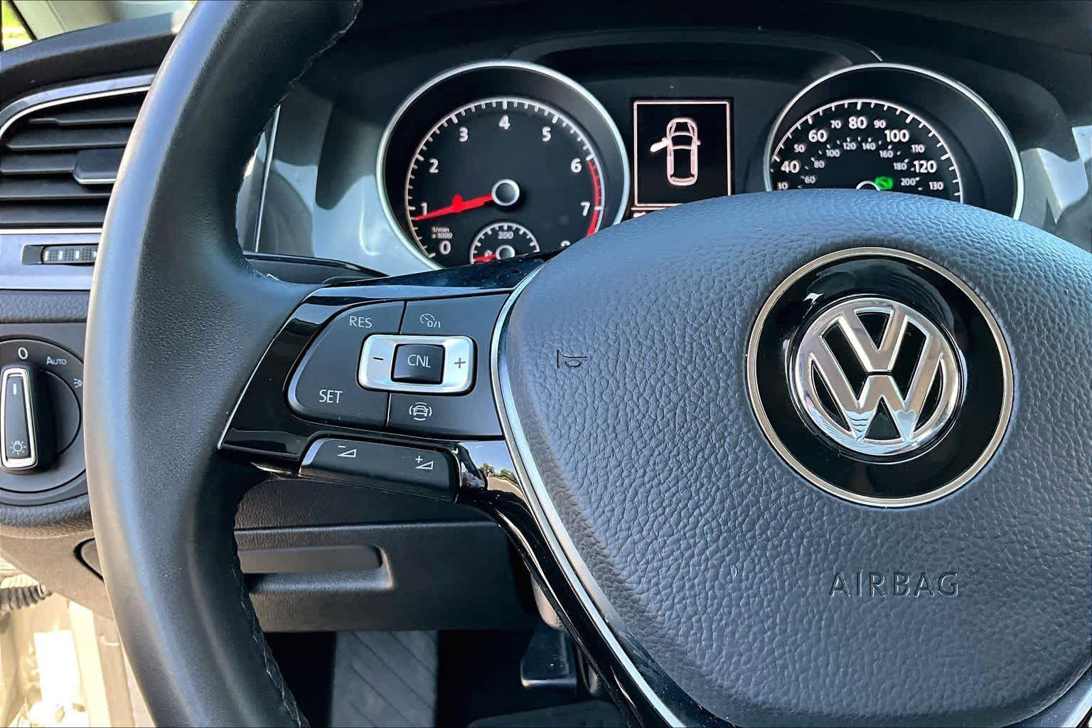 Used 2019 Volkswagen Golf S image 24