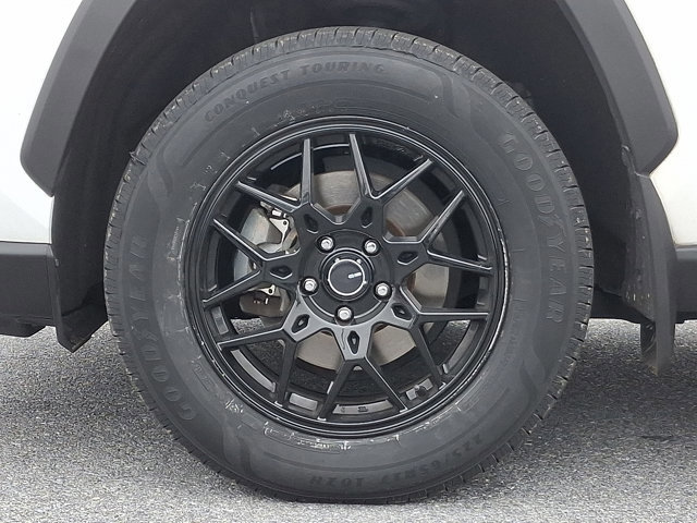 Used 2022 Toyota RAV4 XLE image 9