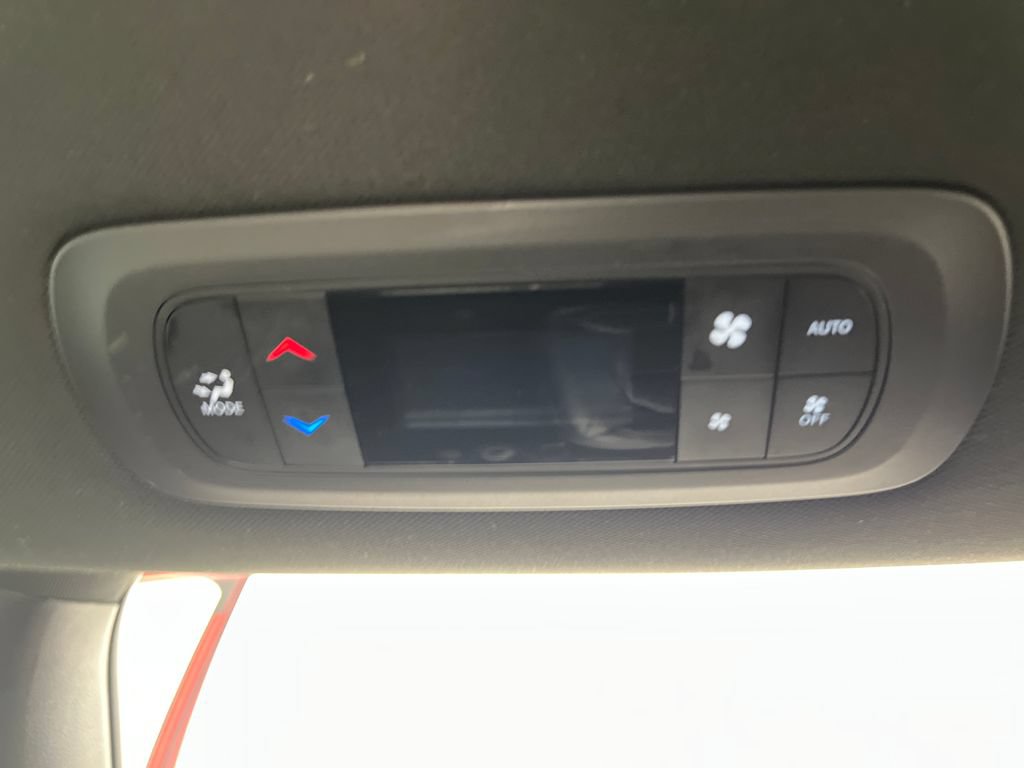 Used 2025 Chrysler Pacifica Select FWD image 28