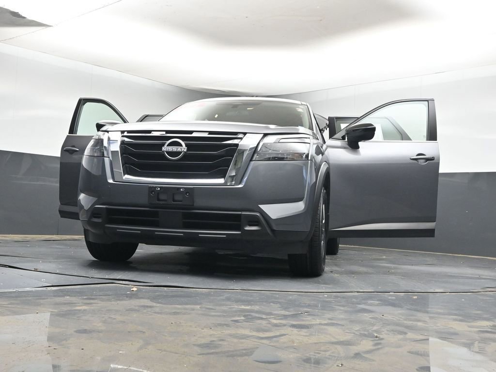 Used 2024 Nissan Pathfinder S AWD/4WD image 40