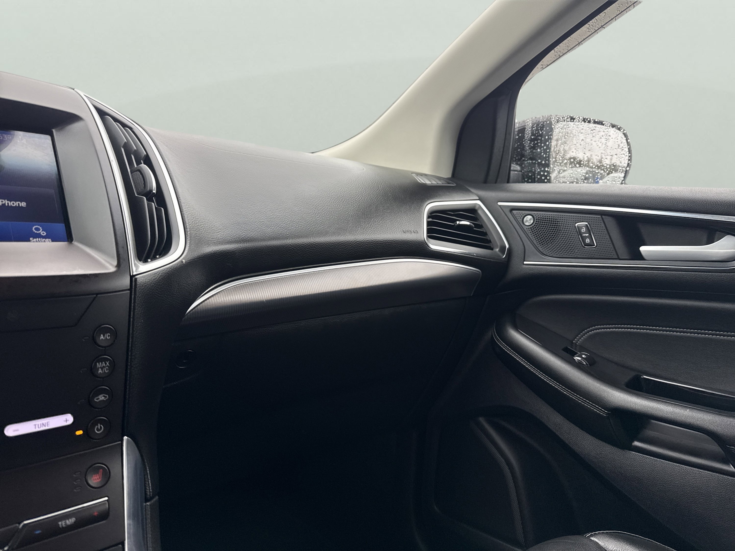 Used 2020 Ford Edge Titanium image 22