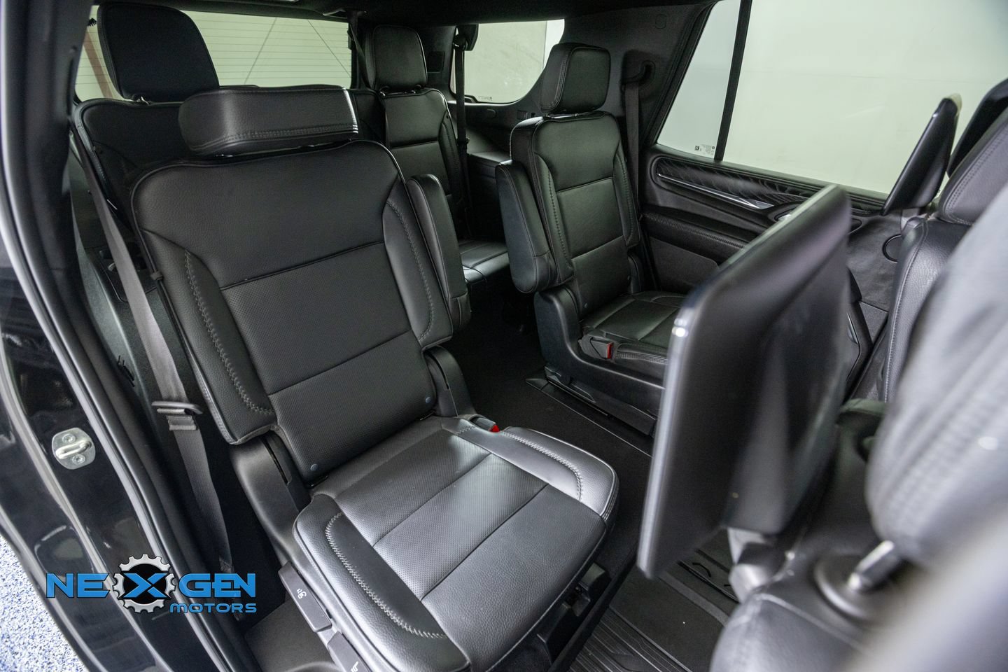 Used 2023 GMC Yukon Denali w/ Advanced Technology Package AWD/4WD image 39
