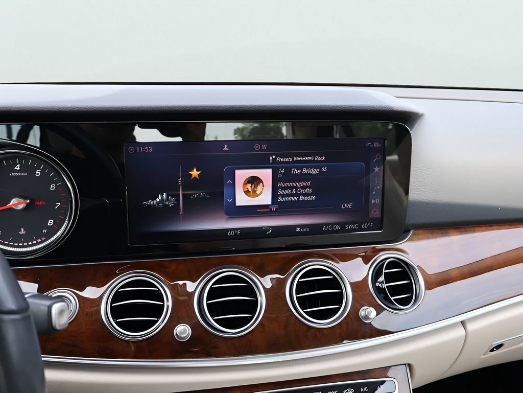 Used 2019 Mercedes-Benz E 300 4MATIC image 23
