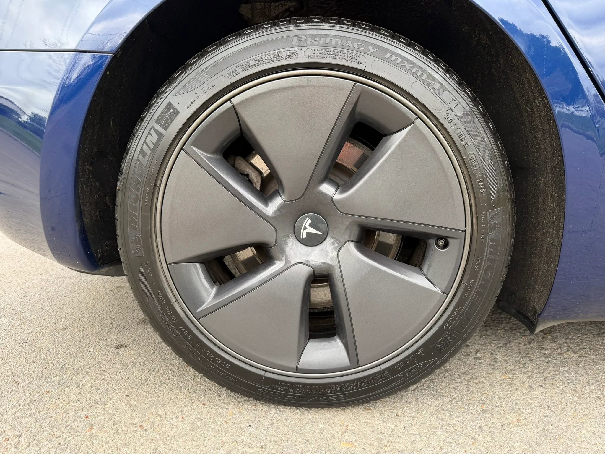 Used 2023 Tesla Model 3 Standard Range image 12