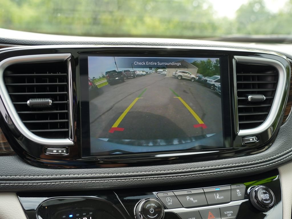 Used 2024 Chrysler Pacifica Limited FWD image 29