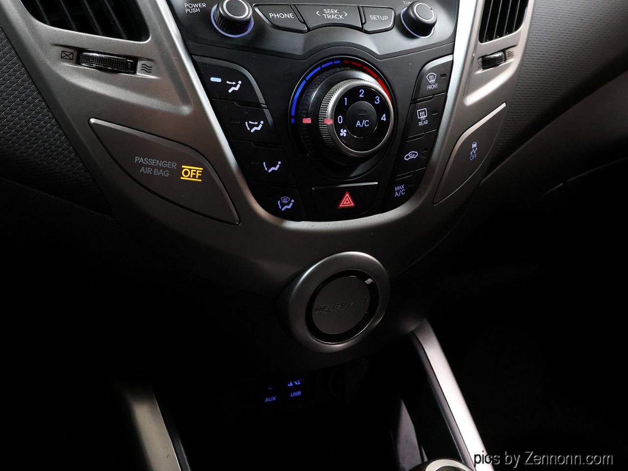 Used 2016 Hyundai Veloster FWD image 22