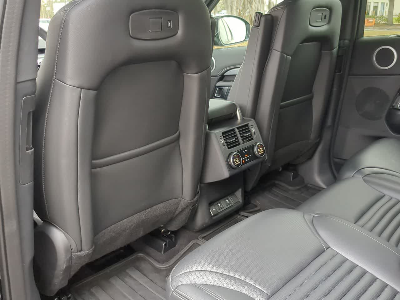 Certified 2025 Land Rover Discovery Dynamic SE AWD/4WD image 19