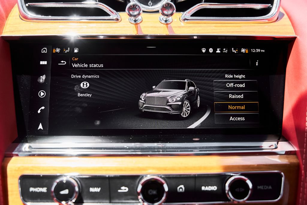 Used 2023 Bentley Bentayga AWD/4WD image 76