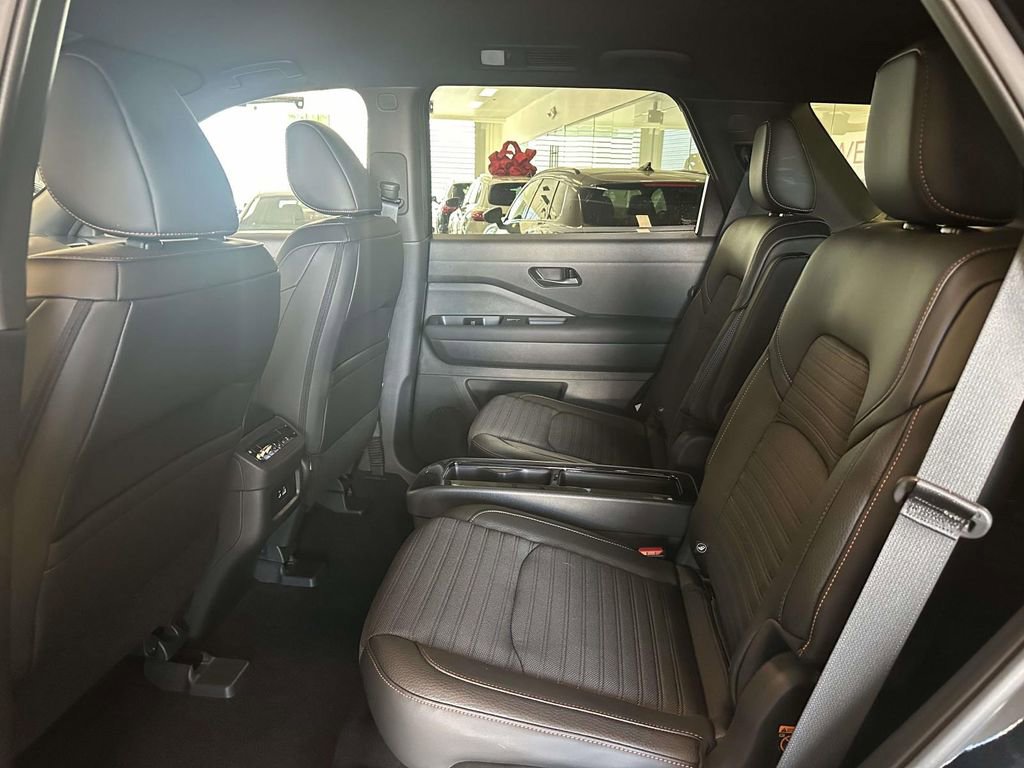 Used 2025 Nissan Pathfinder Rock Creek AWD/4WD image 13