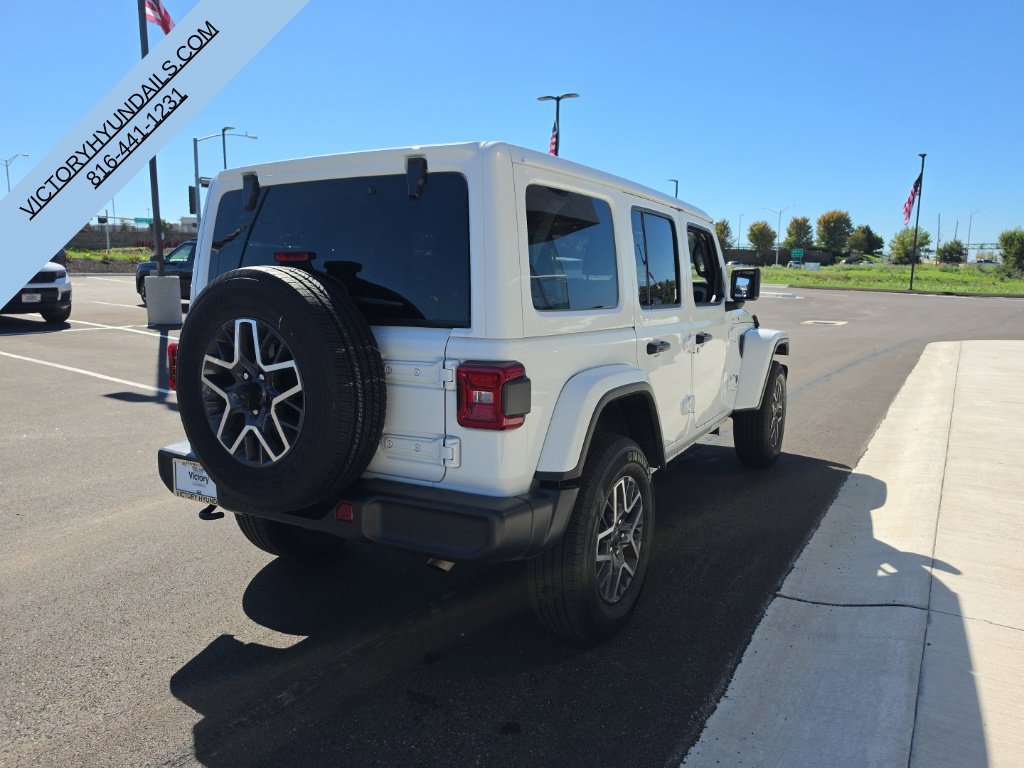 Used 2025 Jeep Wrangler Unlimited Sahara AWD/4WD image 5
