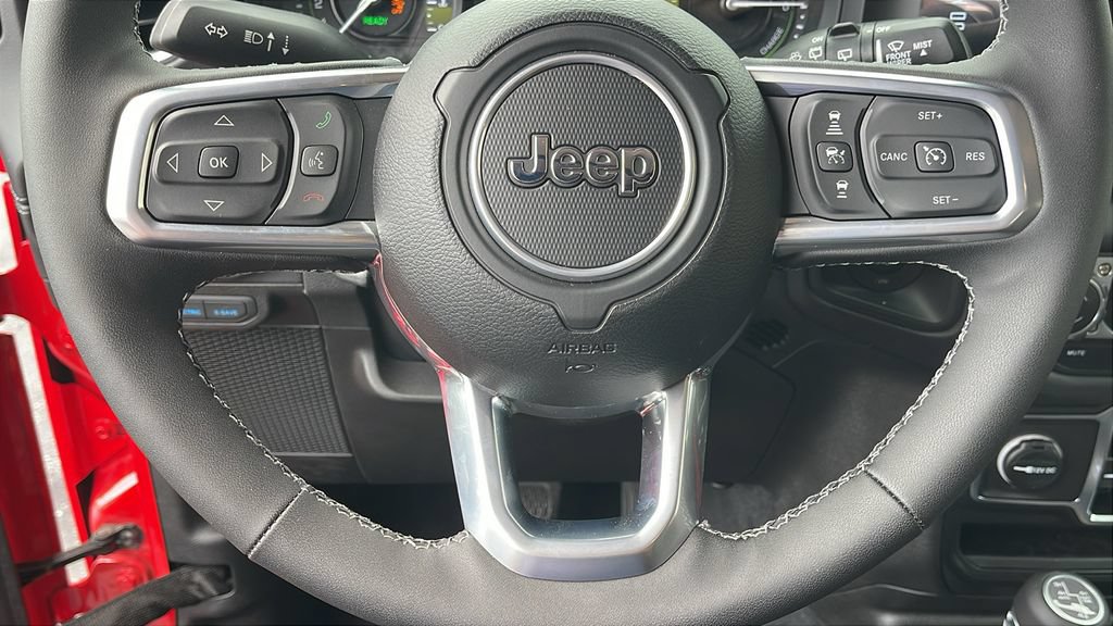 Used 2025 Jeep Wrangler Unlimited Sahara AWD/4WD image 26