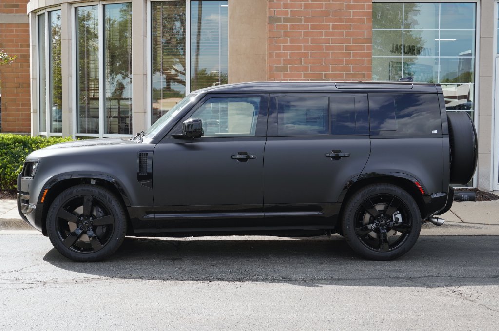 New 2026 Land Rover Defender 110 X-Dynamic SE AWD/4WD image 2