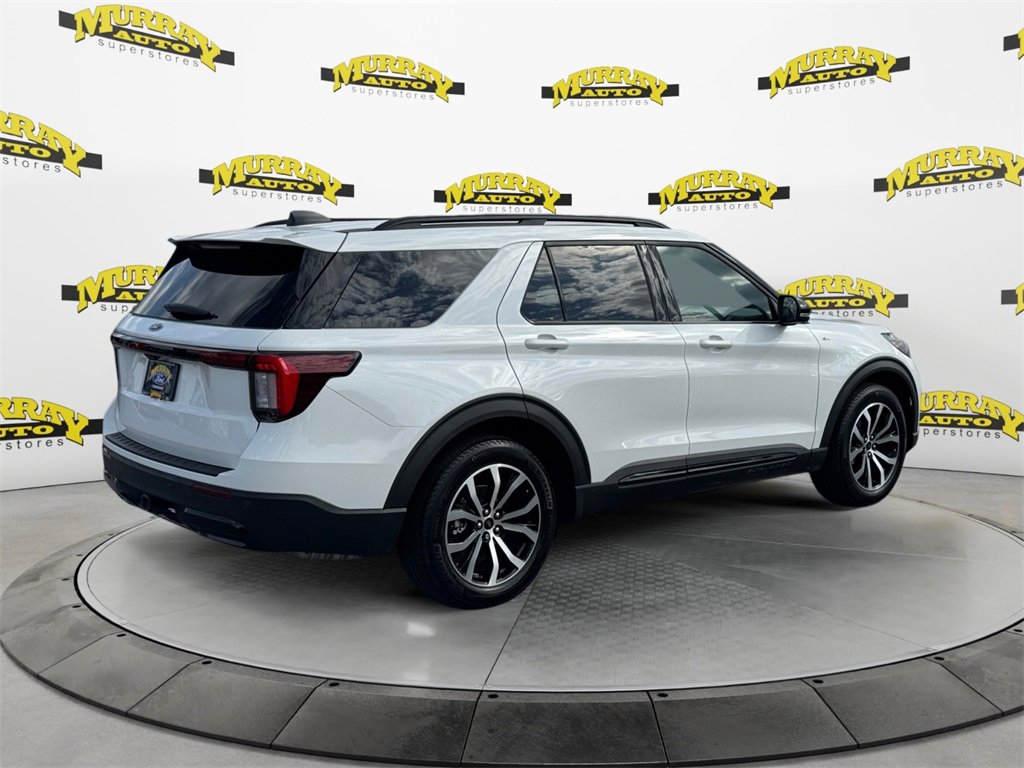 Certified 2025 Ford Explorer ST-Line image 5