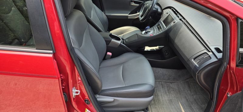 Used 2013 Toyota Prius Four w/ Deluxe Solar Roof Pkg FWD image 17