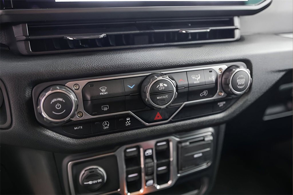 Used 2025 Jeep Wrangler Sport S image 18